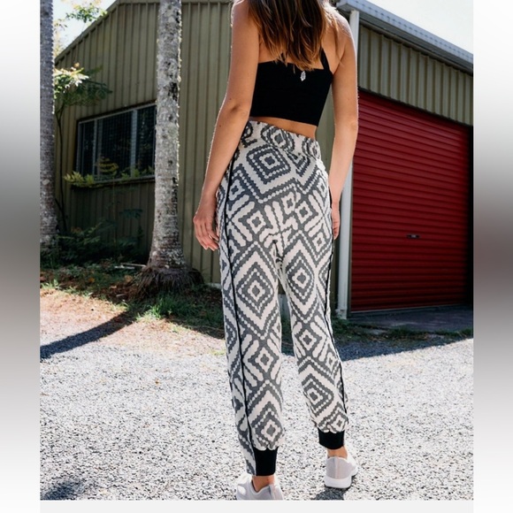 ⭐️NWT Free People Where the Wind Blows Jacquard Joggers⭐️ - Picture 2 of 6